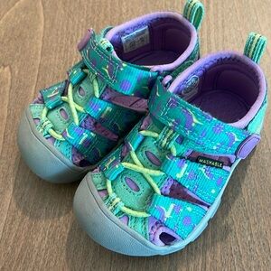 KEEN TODDLER SHOES SIZE 5